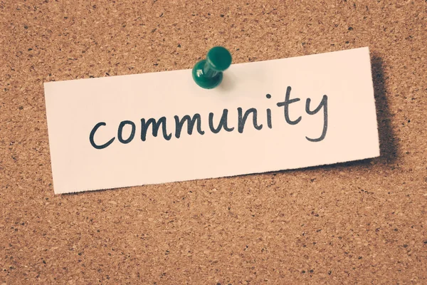 Community note pinned on the bulletin board — Stock Photo, Image