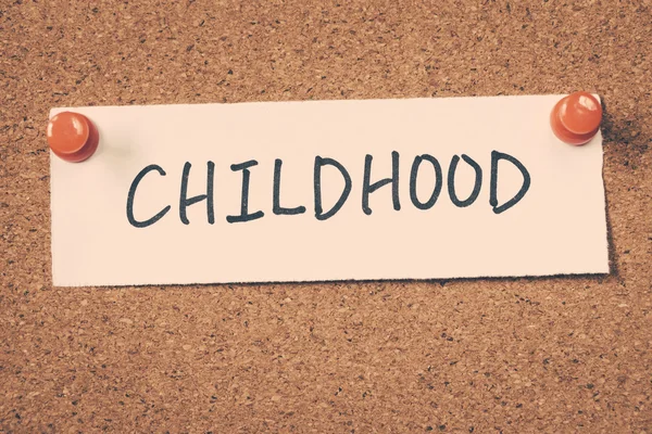 Childhood note pinned on the bulletin board — Stock Photo, Image