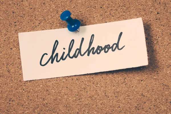 Childhood note pinned on the bulletin board — Stock Photo, Image