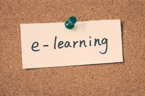 E-learning note pinned on the bulletin board — Stock Photo, Image