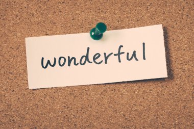 Harika Not ilan panosuna iğnelenmiş