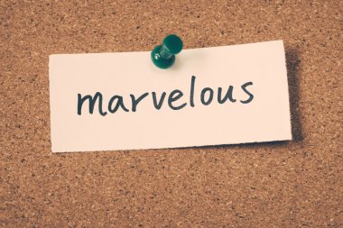 muhteşem Not ilan panosuna iğnelenmiş