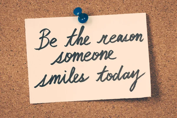 Ser a razão pela qual alguém sorri hoje — Fotografia de Stock