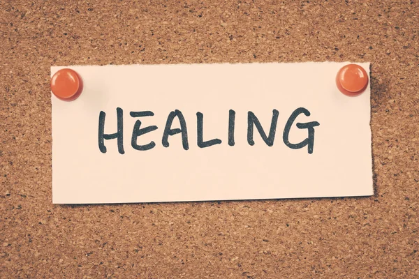 Healing note pinned on the bulletin board — Stock Photo, Image