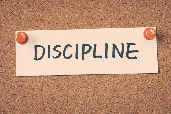 Discipline note pinned on the bulletin board — Stock Photo, Image