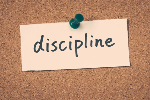 Discipline note pinned on the bulletin board — Stock Photo, Image