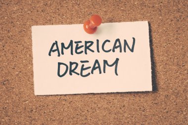 Amerikan rüyası Not ilan panosuna iğnelenmiş