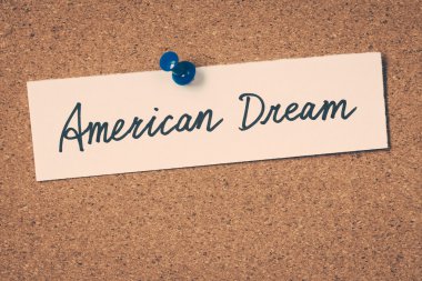 Amerikan rüyası Not ilan panosuna iğnelenmiş