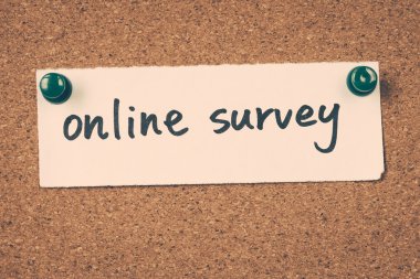 Online Anket Not ilan panosuna iğnelenmiş