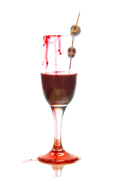 Szkło z krwi i czaszki na halloween — Zdjęcie stockowe