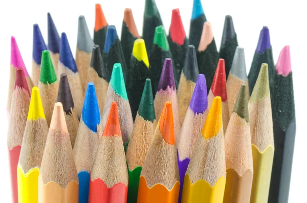 Primo piano di matite colorate su sfondo bianco — Foto Stock