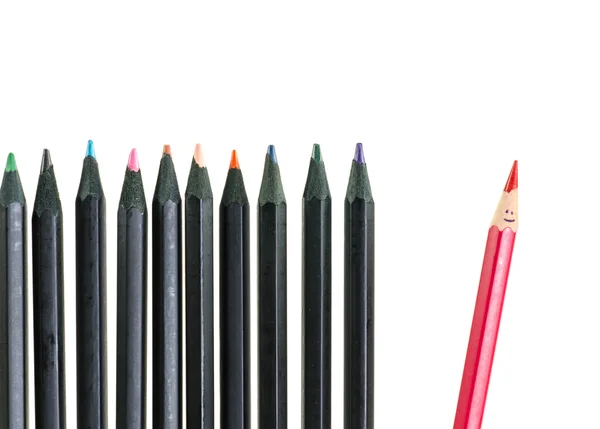 Schmutziger roter Bleistift und schwarze Bleistifte auf weißem Hintergrund — Stockfoto