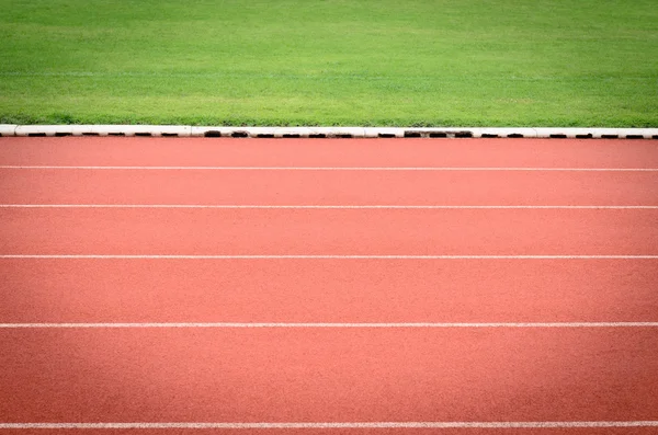 Pista da corsa con campo di calcio impresso — Foto Stock