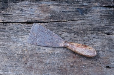 Ahşap arka plan üzerinde eski vintage El aracı