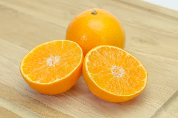 Orange sliced on chopping board background — Stock Photo, Image