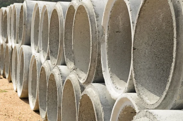 Beton drenaj boruları istiflendi