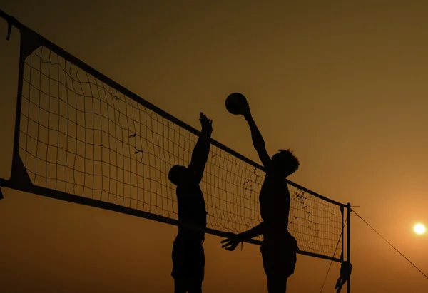 Silhouette beach volley — Photo