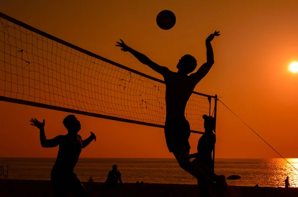 Silhouette beach volley — Photo