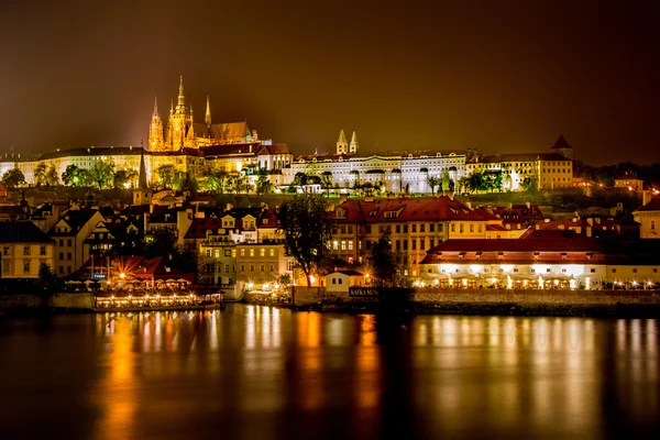 Vista nocturna de Praga —  Fotos de Stock