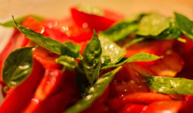 domates ve fesleğen