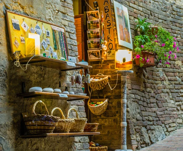 Alabaster shop in Tuscany — Stock Photo, Image