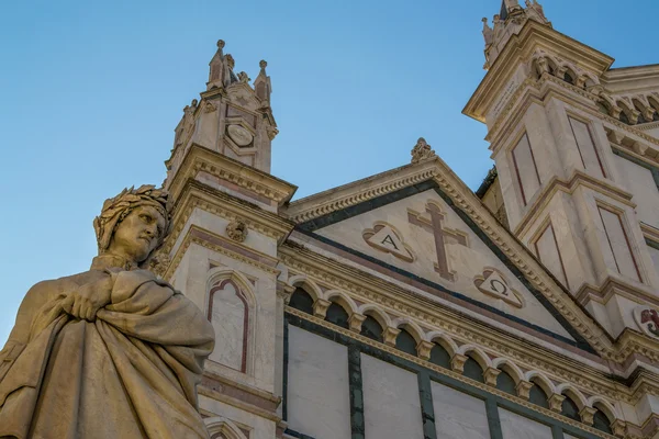 Dante Alghieri staty framför basilikan Santa Croce — Stockfoto