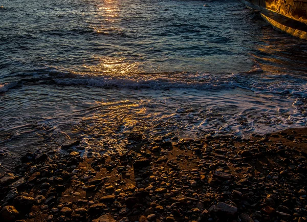 Odrazy při západu slunce na pobřeží Toskánska — Stock fotografie