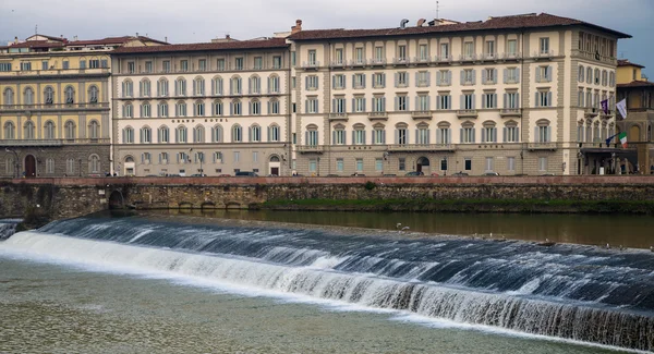 Kiddle on the Arno river — Stock Photo, Image