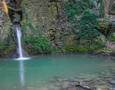 Eski su değirmeni Tuscany kırsal kesimde gizli