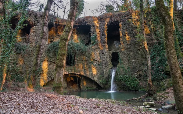 Old water mill hidden in the Tuscany countryside — Stock Photo, Image