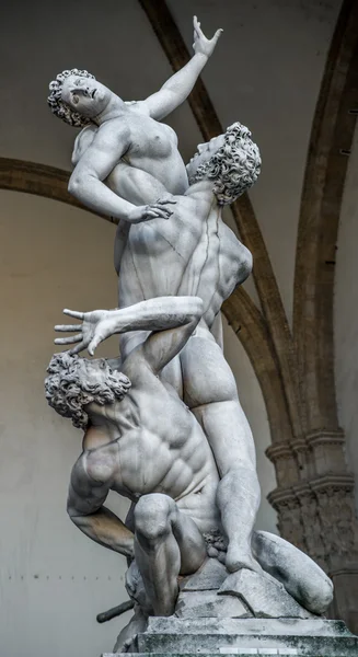 A violação da estátua das mulheres de Sobbin em Florença — Fotografia de Stock