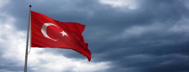  Türk Bayrağı ve Kara Bulutlar                              
