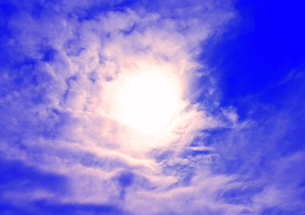 Słońce za chmurami — Zdjęcie stockowe
