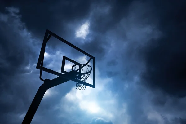 Canestro da basket e cielo — Foto Stock