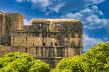Hırvatistan 'ın Dubrovnik kentindeki eski ortaçağ kulesi.