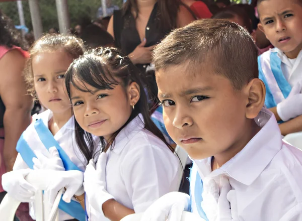 Crianças celebrando o dia da independência da América Central — Fotografia de Stock