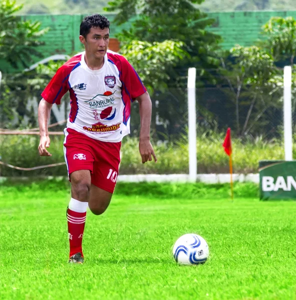 Adultos hombres deportes, partido de fútbol Mictlan VS Sayaxc — Foto de Stock