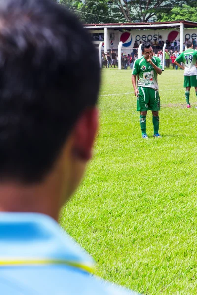 Adultos hombres deportes, partido de fútbol Mictlan VS Sayaxc — Foto de Stock