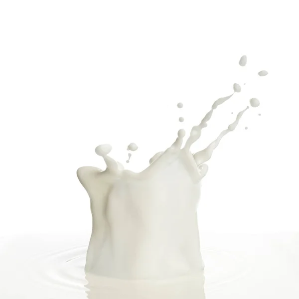 Gieten Van Melk Splash Geïsoleerde Witte Achtergrond — Stockfoto
