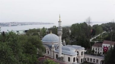 İstanbul 'daki Yıldız Hamidiye Camii' nin havadan görünüşü. Türkiye 'de 4K Görüntüsü