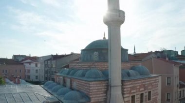 İstanbul 'daki caminin havadan görünüşü. Türkiye 'de 4K Görüntüsü