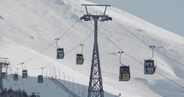 Skilift in den Palandoken Bergen in Erzurum. — Stockvideo