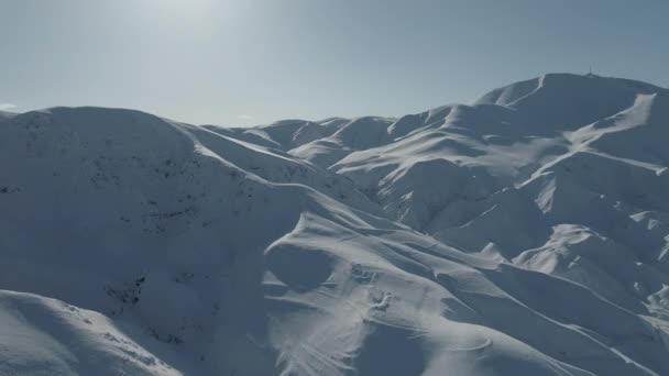 Una montagna innevata a Erzurum. Filmati 4K in Turchia — Video Stock