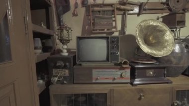 Eski bir televizyon seti. Türkiye 'de 4K görüntü