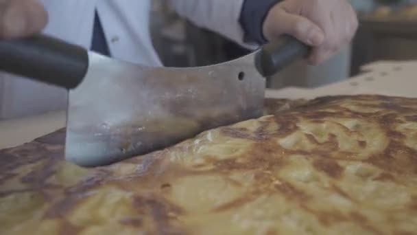 Un pastel turco. Turquía Comida tradicional. — Vídeo de stock