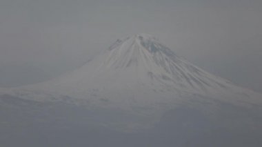 Agri 'deki Kar Tepeli Ararat Dağı.
