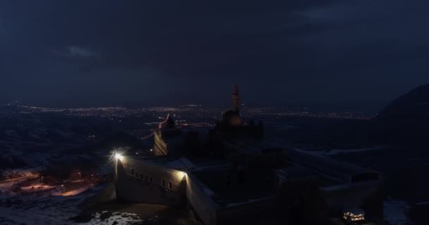 Luchtfoto van Ishak Pasha Palace in Agri. 4K Beelden in Turkije — Stockvideo