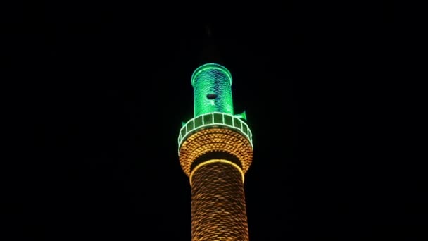 Bir cami minaresi. Türkiye 'de görüntü — Stok video