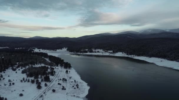 Vista aérea del lago Abant en Bolu, Turquía. Filmación 4K en Turquía — Vídeo de stock