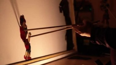 Hacivat ve Karagoz, geleneksel Türk gölge oyununun baş karakterleri..